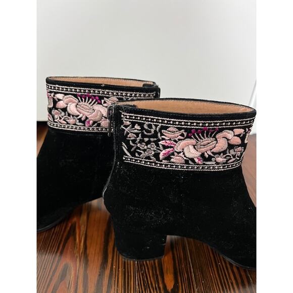 Bettye Sibyl 3 Womens 7M Black Ankle Boots Embroidered Velvet Block Heel - Picture 4 of 7